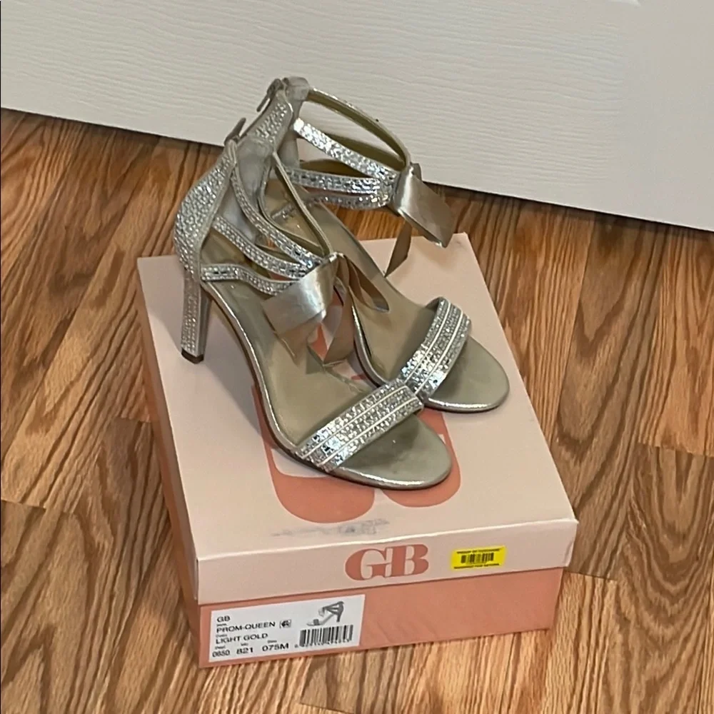 Gianni Bini Prom-Queen Light Gold Sandals, Heels, bows, 7.5